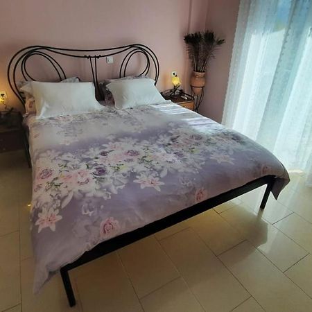 Ioannis - Room With Balcony Near Limnopula Gavrolimni Bagian luar foto