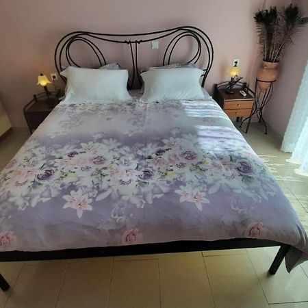 Ioannis - Room With Balcony Near Limnopula Gavrolimni Bagian luar foto