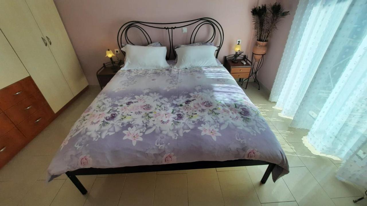 Ioannis - Room With Balcony Near Limnopula Gavrolimni Bagian luar foto